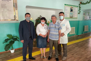 “Ақ жол” қарттар  үйіндегі блогерді құрметтеді