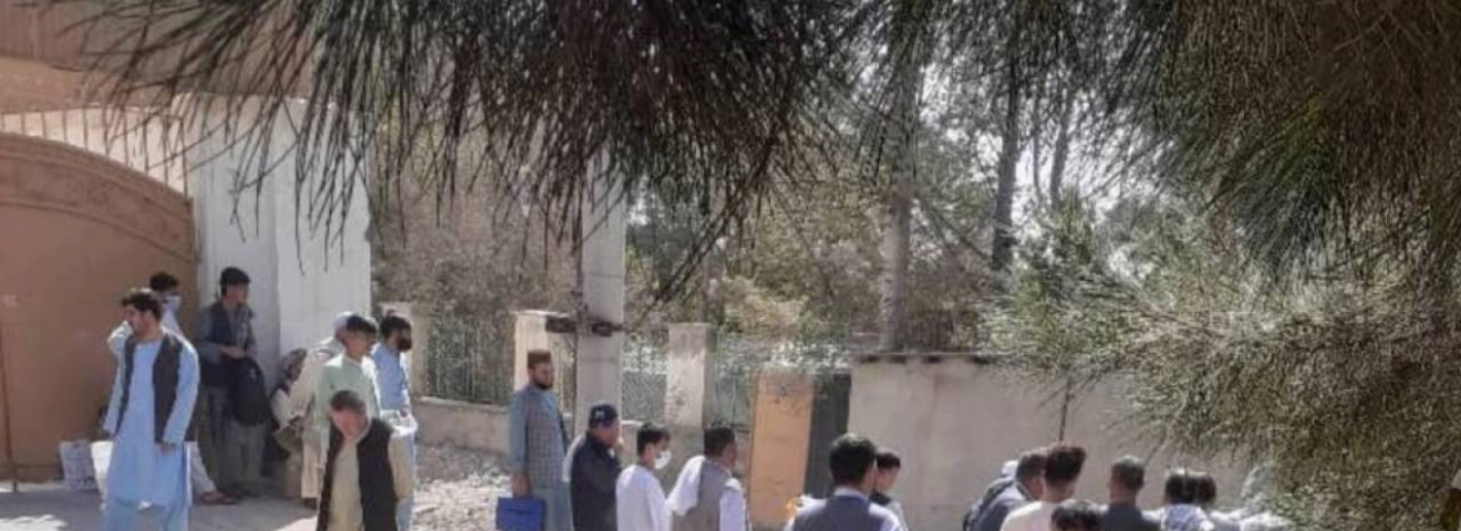 Қазақстанның Кабулдағы консулдығы алдында адам қаптап тұр