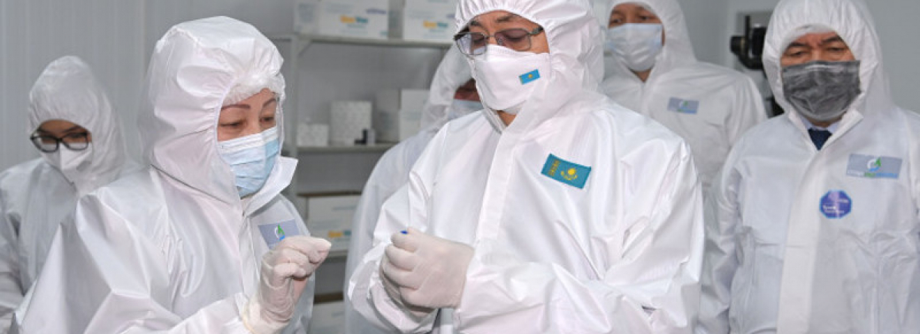 Тоқаев QazVac вакцинасын шығаратын Қордайдағы зауытқа барды