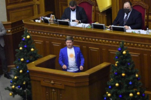 Украиналық депутат Жоғарғы Рада отырысына Қазақстанның туын бейнелеген киім киіп келді