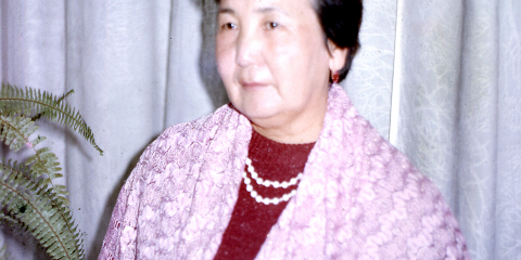 Порно: Көршінің қызын сиқырлау