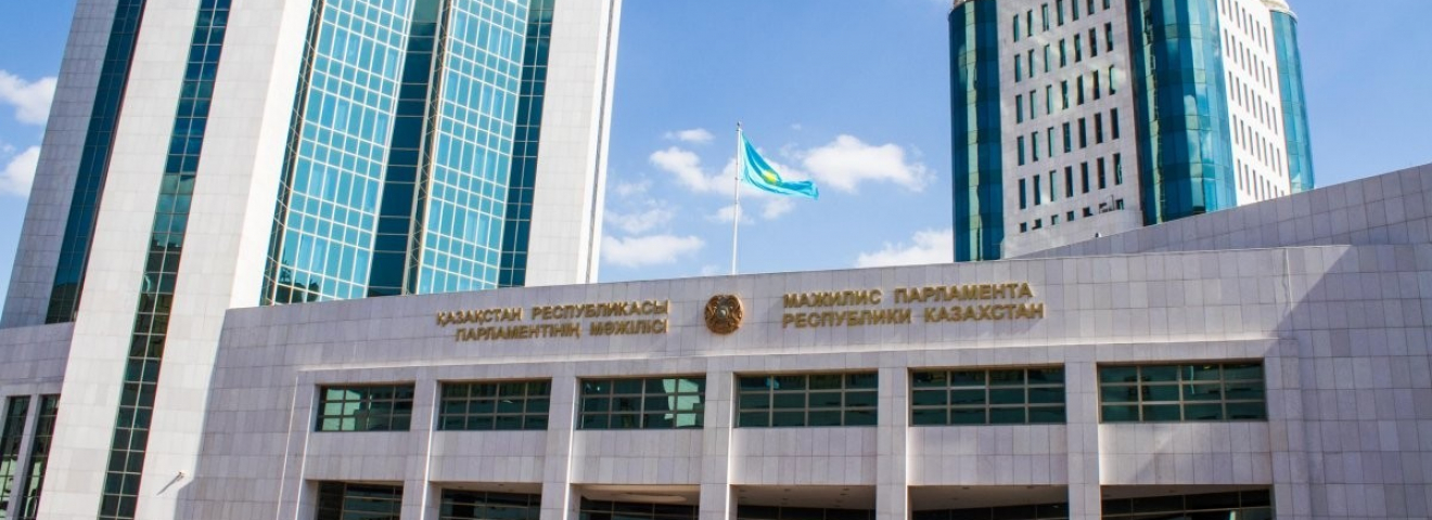 Парламент Конституция өзгерістерін қабылдады: Президент 7 жылға сайланады, Астана атауы қайтарылады