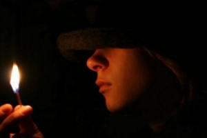 Әйел әжесінің үстіне бензин құйып өртеп жіберді