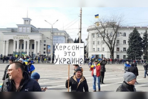 Орыс әскері референдум өткізіп басып алған Херсонды енді тастап қашып жатыр
