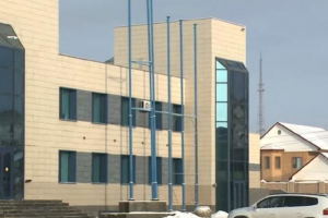 Павлодарда бастық 10 минутқа кешігіп келгені үшін қызметкер әйелді соққыға жыққан