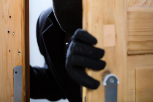 Пәтер тонаушы 22 жастағы қызға қатысты полиция түсінік берді