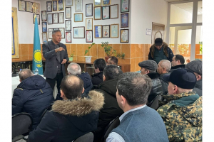 Азат Перуашев бастаған «Ақ жол» демократиялық партиясының үгіт-насихат тобы №3 автопарктің еңбек ұжымымен кездесті
