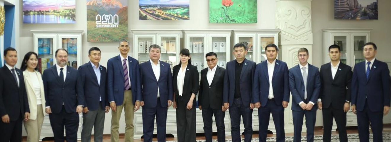 АҚШ Бас консулдығының мүшелері Шымкенттің мәслихат депутаттарымен кездесті