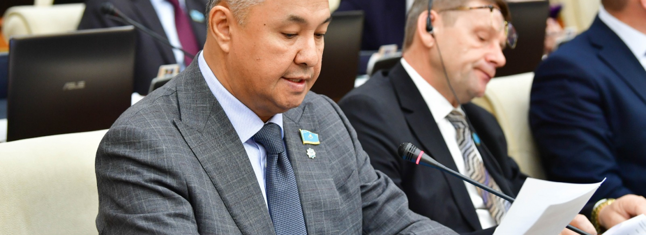 “Ақ жол” партиясы халыққа тиімсіз мұнай-газ келісімдерін тоқтатуды ұсынды