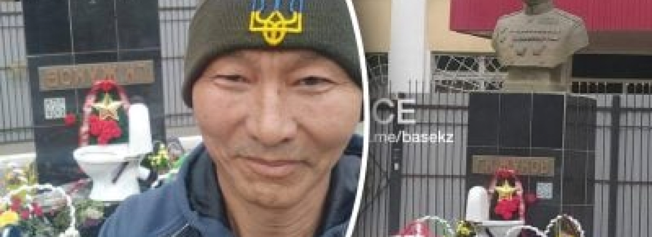 Орал тұрғыны маршал Жуковтың бюстінің жанына унитаз қойғаны үшін қамауға алынды