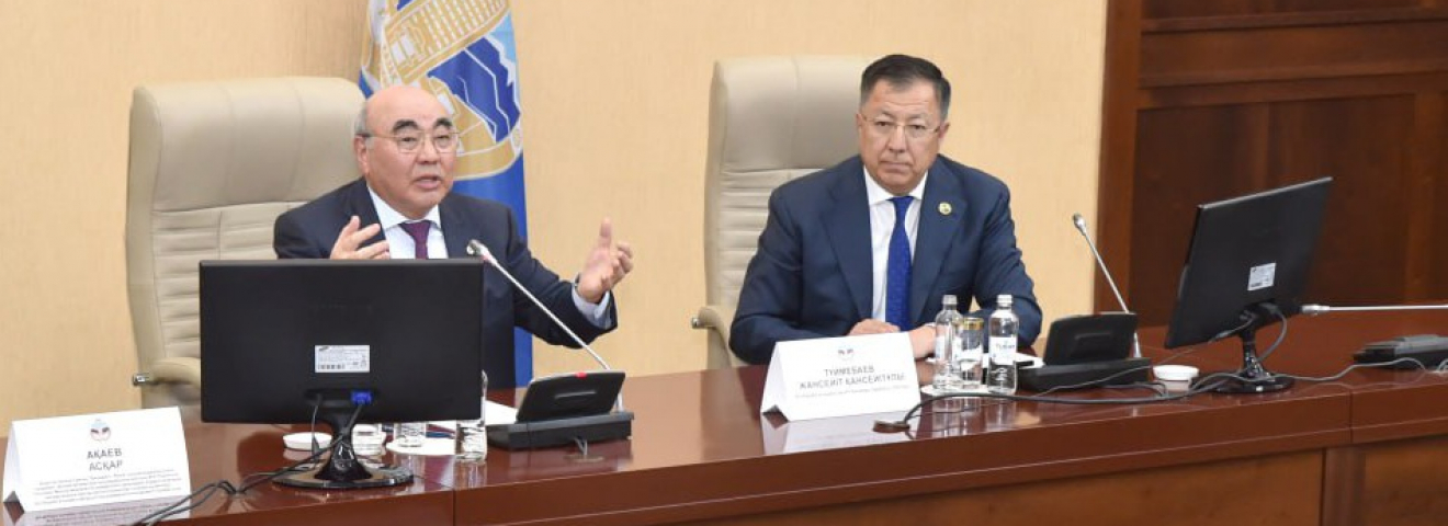 ҚазҰУ-да Асқар Ақаевпен кездесу-дәріс өтті