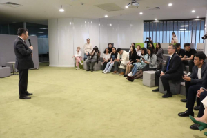 Дархан Қыдырәлі бір топ волонтермен кездесті