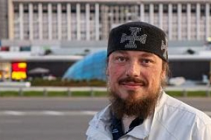 «Де-коммунизация керек!»: Шіркеу қызметшісі   мәлімдеме жасады