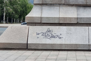 Өскеменде Абай ескерткішін бүлдірген жасөспірімнің заңды өкілдеріне айыппұл салынды