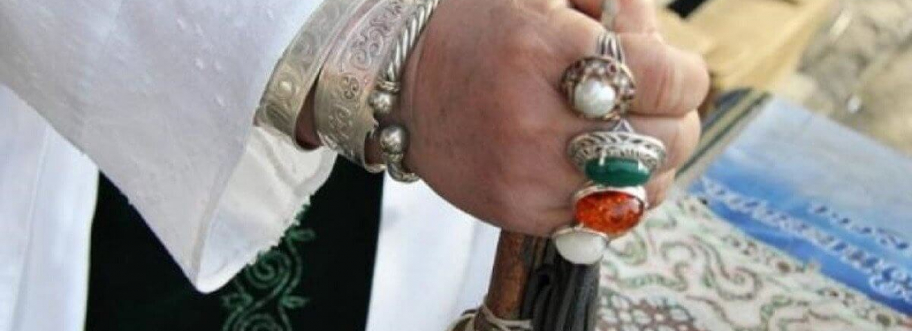 «Мамон деген жынды шығару керек»: алматылық әйел «бақсыға» 120 млн теңге берген