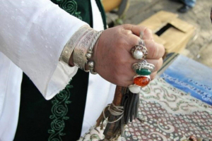 «Мамон деген жынды шығару керек»: алматылық әйел «бақсыға» 120 млн теңге берген