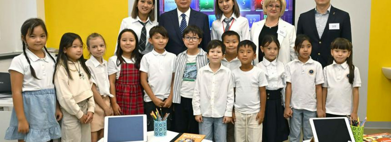 ҚР Президенті 5,2 млрд теңгеге салынған мектепке барды