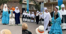 Алматыда  кимешек киген апалар хиджапқа қарсылық акциясын өткізді