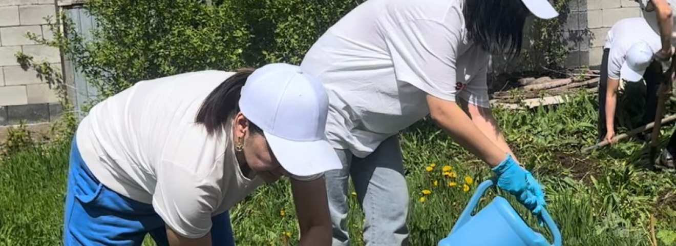 «Жақыныңа жәрдем бер»: алматылықтар ардагерлердің, жалғызбасты зейнеткерлердің ауласын жинады