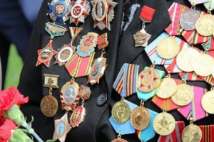 ТҮРКІСТАН ОБЛЫСЫНДА ҰОС АРДАГЕРЛЕРІ МЕН ТЫЛ ЕҢБЕККЕРЛЕРІНЕ МЕРЕКЕГЕ ОРАЙ МАТЕРИАЛДЫҚ КӨМЕК БЕРІЛДІ