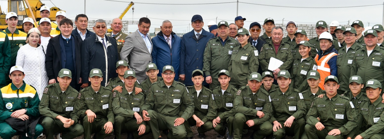 Петропавлда су тасқынынан зардап шеккендерге баспана салуға жұмыстарына «Ауыл» жастары көмектеседі