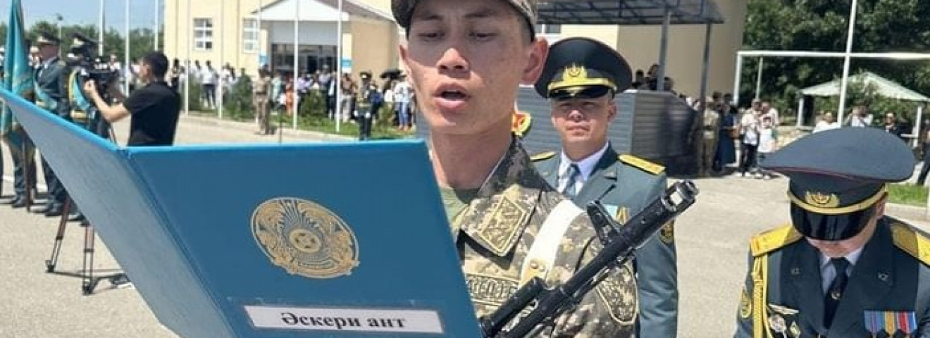 Жас сарбаздар ант берді