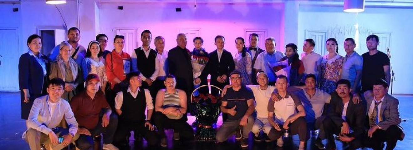 Түркістан: Жетісай драма театрында «Қайдасың, Гауһар?» қойылымының премьерасы өтті