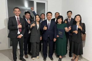 Қасым-Жомарт Тоқаев жас ғалымдарға пәтер сертфикаттарын табыстады.