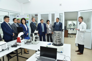 ҚазҰУ-да химиялық зертхана ашылды