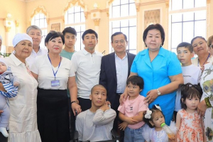 Түркістан: Арыста ерекше балаларға мерекелік көңіл-күй сыйлады