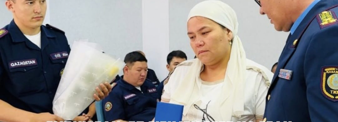 ТҮРКІСТАН: ЕРЛІГІМЕН ЕСТЕ ҚАЛҒАН САЙРАМДЫҚ ӨРТ СӨНДІРУШІ «ЕРЛІГІ ҮШІН» МЕДАЛІМЕН МАРАПАТТАЛДЫ