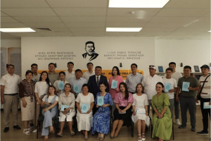 ТҮРКІСТАНДЫҚ БАҚ ӨКІЛДЕРІНЕ КІТАП АЛУҒА СЕРТИФИКАТ ТАБЫСТАЛДЫ