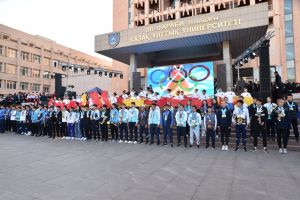 ҚазҰУ-да бірінші курс студенттерін қатарға қабылдау мерекелік кеші өтті