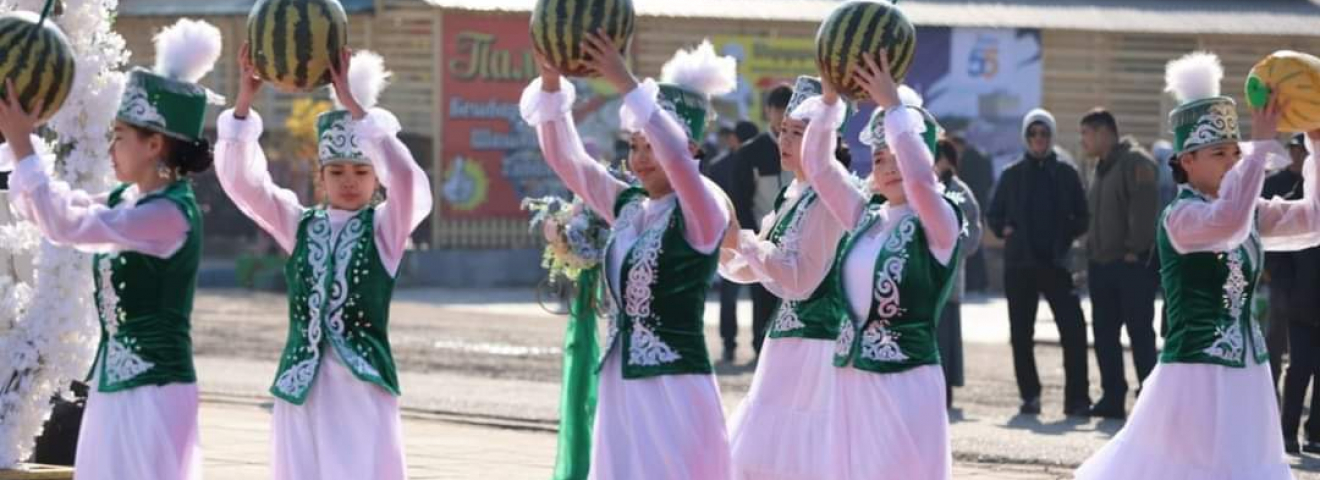 ТҮРКІСТАН: ЖЕТІСАЙ ҚАЛАСЫНЫҢ 55 ЖЫЛДЫҒЫ АТАЛЫП ӨТТІ