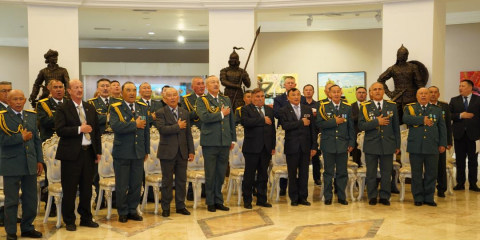 Отан қорғаушы күніне орай алғашқы әскери және технологиялық дайындық пәні мұғалімдері марапатталды