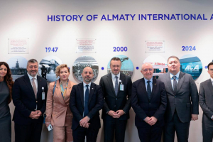 Алматы халықаралық әуежайының президенті Гокер Косе ICAO басшысы Сальваторе Шаккитаномен кездесті