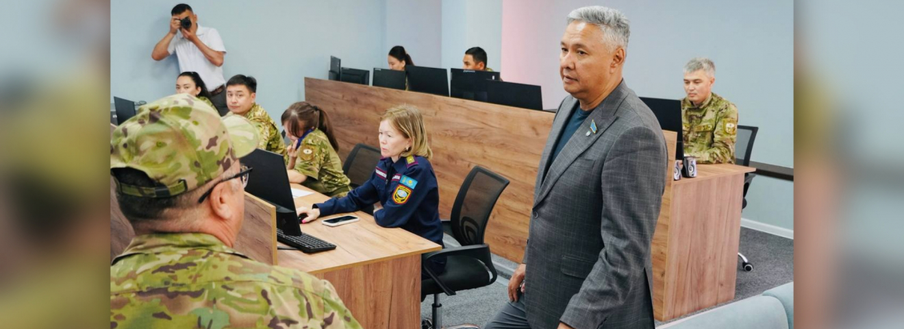 Азат Перуашев құтқарушылармен кездесті