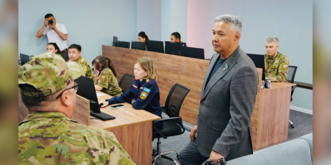 Азат Перуашев құтқарушылармен кездесті