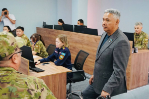 Азат Перуашев құтқарушылармен кездесті