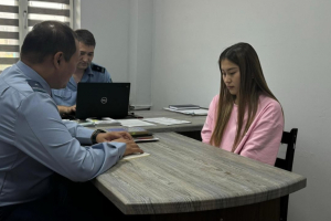 Полиция Қытайда пранк түсірген қызбен профилактикалық әңгіме өткізді