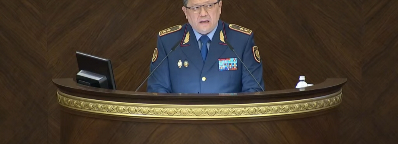 МИНИСТР ОРЫСШАҒА ҚАЗАҚША ЖАУАП БЕРІП, МЕМЛЕКЕТШІЛДІКТІҢ ҮЛГІСІН КӨРСЕТТІ!