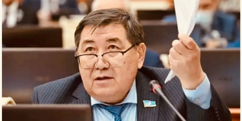 Ермұрат Бәпи дауға айналған сауалына түсініктеме берді
