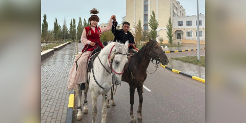 Екі жарым мың шақырым жолды атпен жүріп өту ерлік пе, еріккендік пе