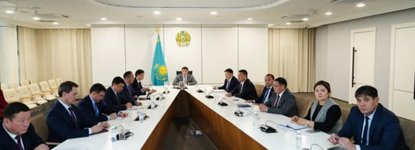 Түркістан облысында мемлекеттік қызметшілердің әдебі мен тәртібі талқыланды