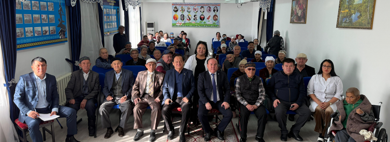 Қазыбек Иса Шымкенттегі қарттардың өзекті мәселелерін тыңдады