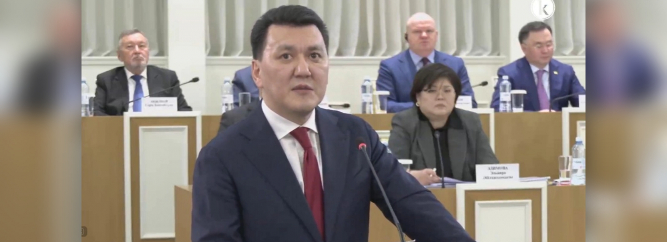 Мемлекетіміз барда тіліміз ешқашан тұғырдан түспейді. Мемлекетті сақтауымыз, елдің бірлігін ойлауымыз керек – Ерлан Қарин