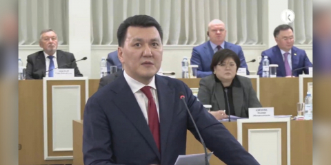 Мемлекетіміз барда тіліміз ешқашан тұғырдан түспейді. Мемлекетті сақтауымыз, елдің бірлігін ойлауымыз керек – Ерлан Қарин