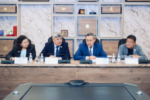 «КОНСТИТУЦИЯНЫ ЖҮЙЕЛІ ЖАҢҒЫРТУДЫҢ ҒЫЛЫМИ НЕГІЗДЕРІ» ТАҚЫРЫБЫНДА ДӨҢГЕЛЕК ҮСТЕЛ ӨТТІ