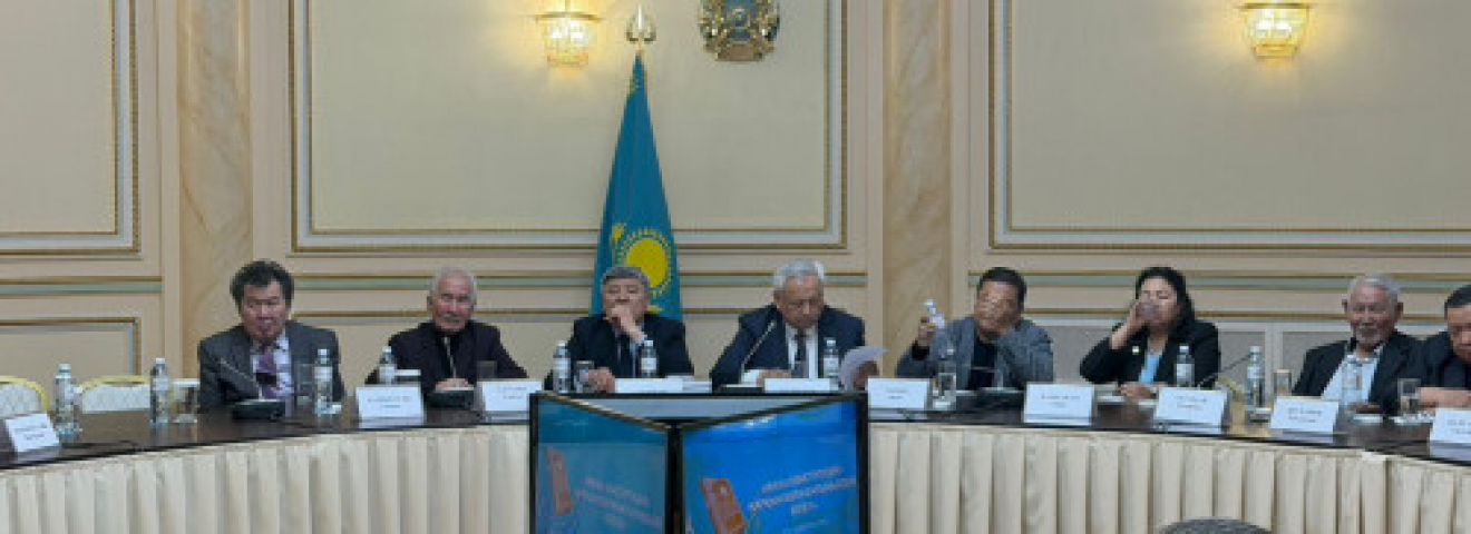 Жазушылар жаңа Конституцияның рухани өзегін талқылады