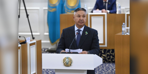 “Ақ жол” Конституция жобасына 50-ден астам түзету жолдады - Азат Перуашев